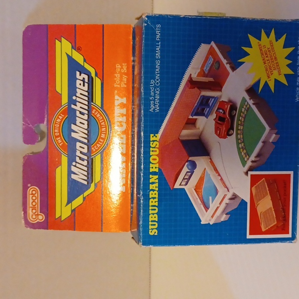 USED VINTAGE GALOOB MICRO MACHINES SUBURBAN HOUSE W/BOX AND INSTRUCTIONS